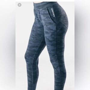 NWT Alphalete Athletics Pro-Elite joggers in Navy Camo gym yoga pants sz M
